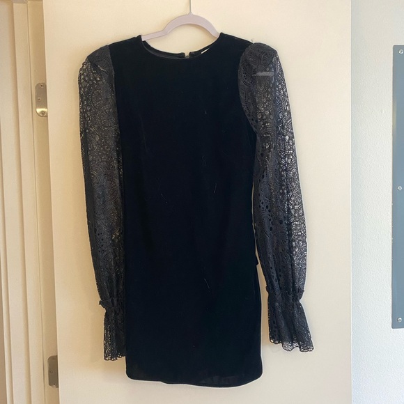 Elegant Black Lace Sleeve Dress - Picture 3 of 6